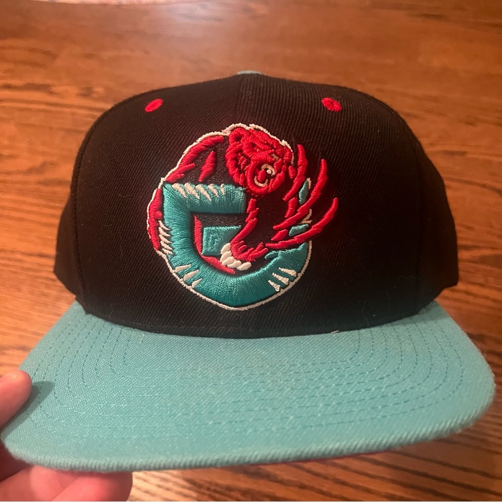 Vancouver Grizzlies Mitchell & Ness RELOAD Hardwood Classic Snapback Black Teal